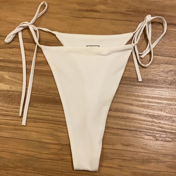 Oh Polly white bikini - Picture 3 of 3